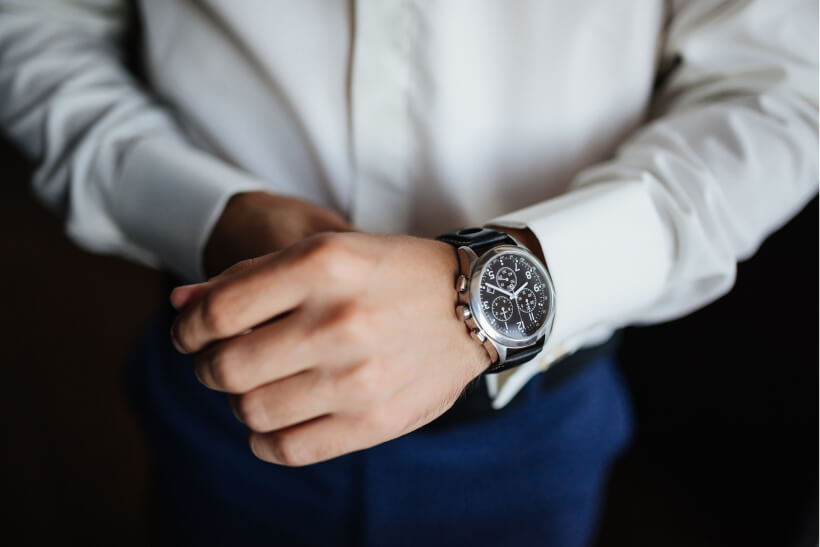 Montre de luxe au poignet, guide pour vendre sa montre au meilleur prix