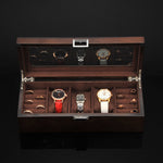 Une boîte à montres en bois Boites Lefiguet avec plusieurs montres et bagues Boite A Montre Femme à l'intérieur.