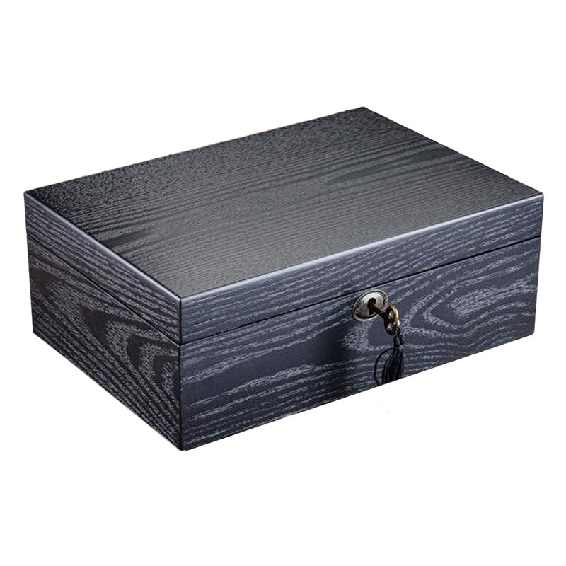 Un Coffret Rangement 10 Montres de Boites Lefiguet, un coffret en bois noir avec serrure et clé.