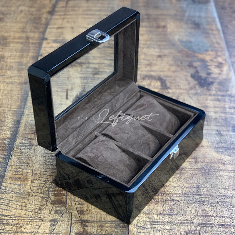 Une Boite à montres Vintage en Bois Foncé Boîte à montres 3 fentes sur une table en bois. (Boîtes Lefiguet)