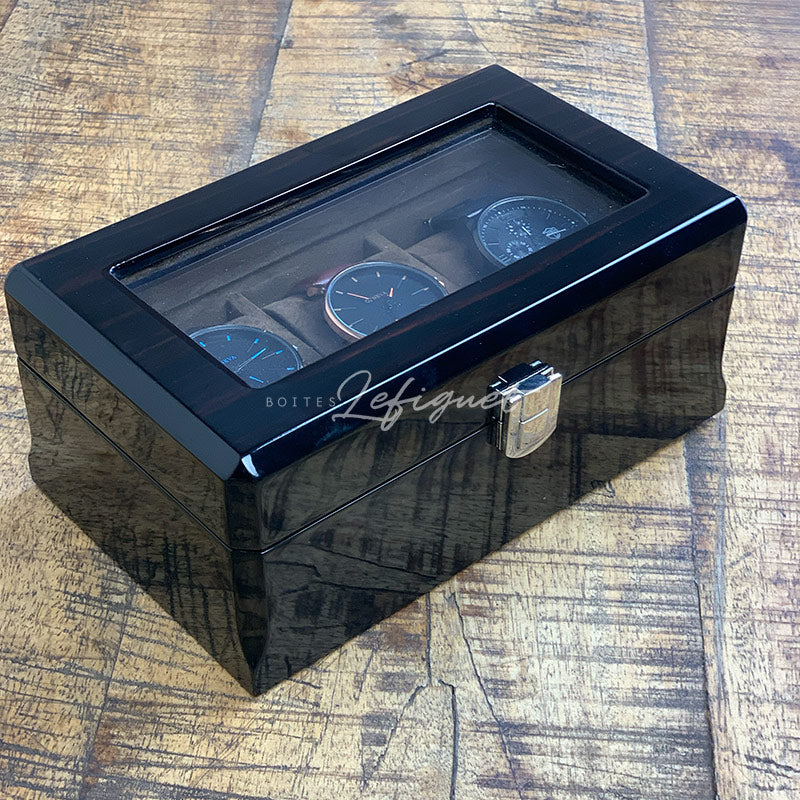 Une Boite à montres Vintage en Bois Foncé Boîte remontoir 3 fentes par Boites Lefiguet sur une table en bois.