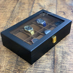 Une boîte de rangement pour montres 12 Slots de Boites-lefiguet.com contenant quatre montres.