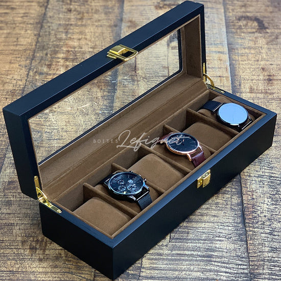 Une Boite de rangement pour montres 6 Slots de Boites-lefiguet.com avec quatre montres dedans.